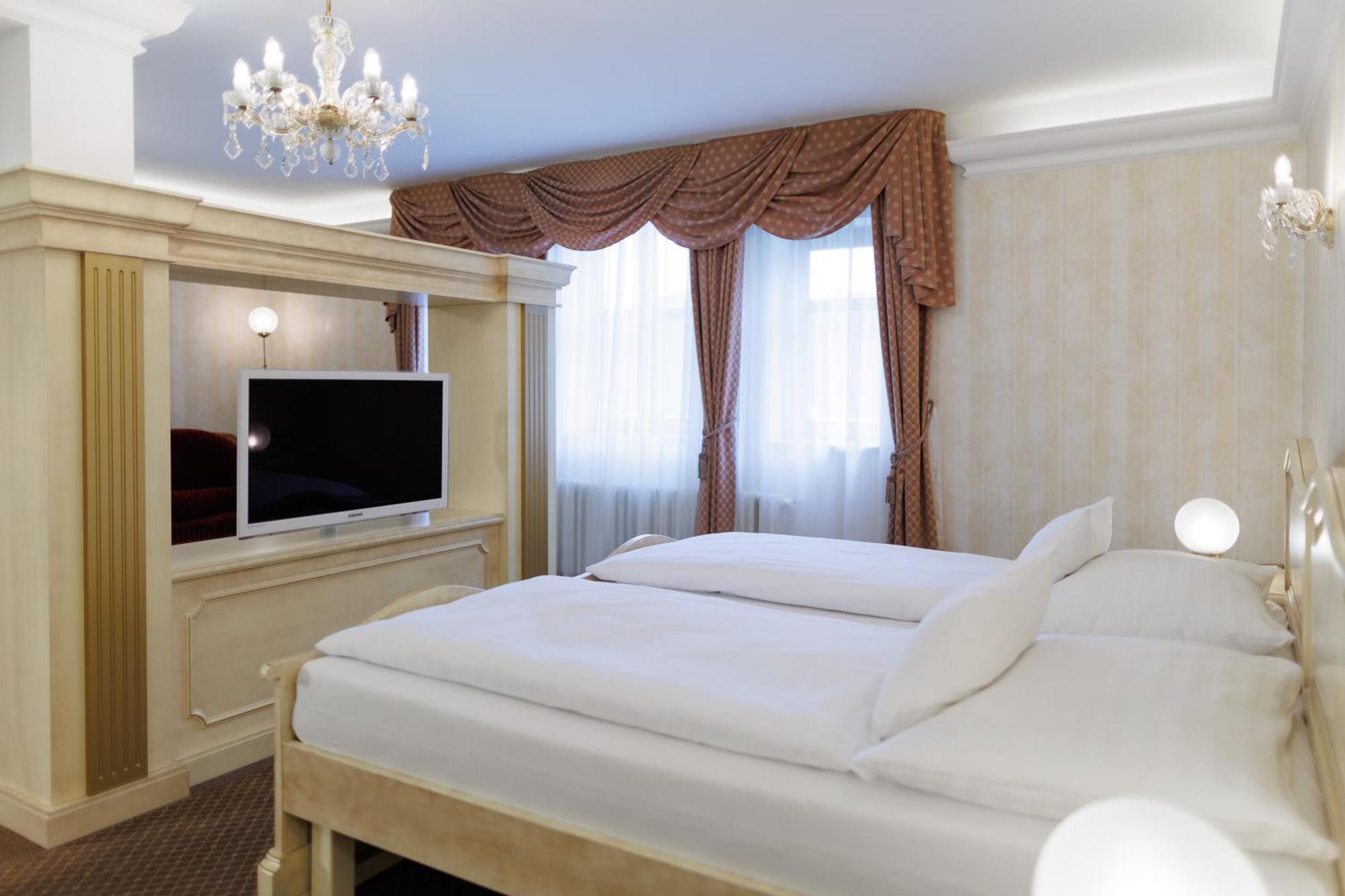 Hotel Chateau Cihelny Karlovy Vary Exterior photo