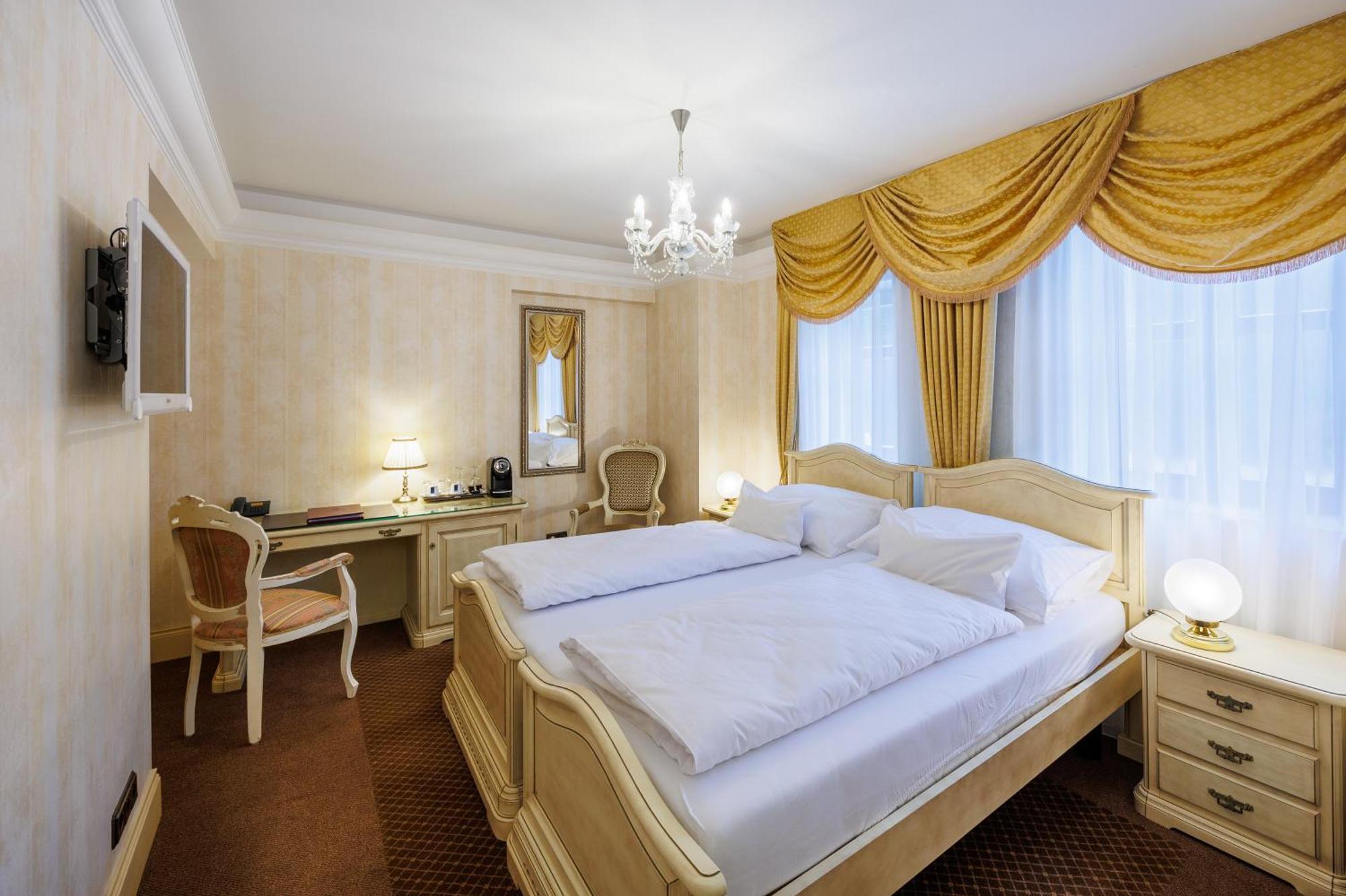 Hotel Chateau Cihelny Karlovy Vary Exterior photo